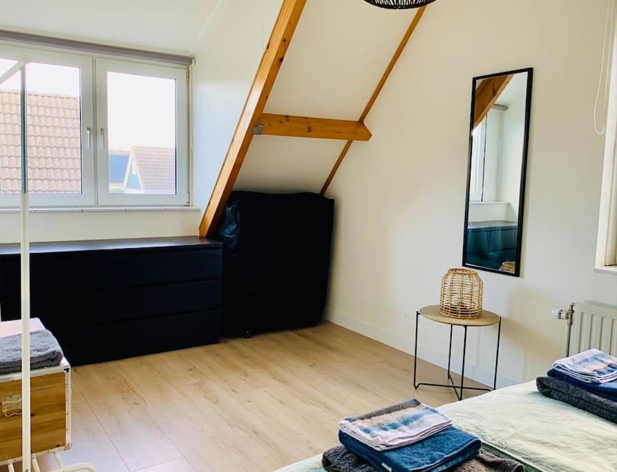 Huebsches Ferienhaus In Ouddorp - Fusslaeufig Zum Strand Und Zentrum Zewnętrze zdjęcie