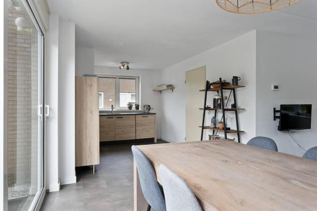 Huebsches Ferienhaus In Ouddorp - Fusslaeufig Zum Strand Und Zentrum Zewnętrze zdjęcie