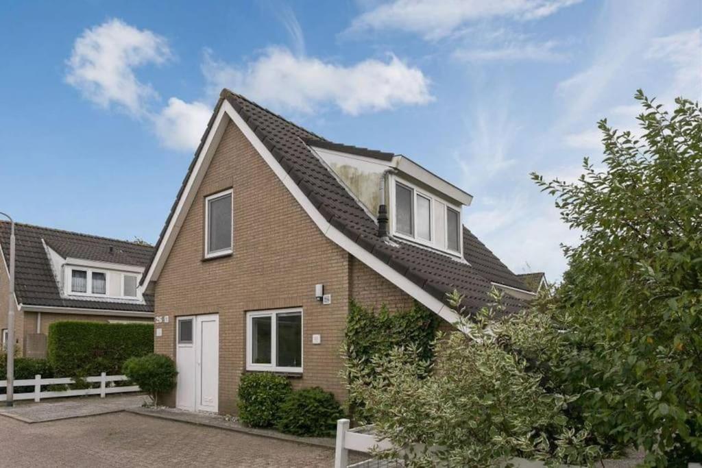 Huebsches Ferienhaus In Ouddorp - Fusslaeufig Zum Strand Und Zentrum Zewnętrze zdjęcie
